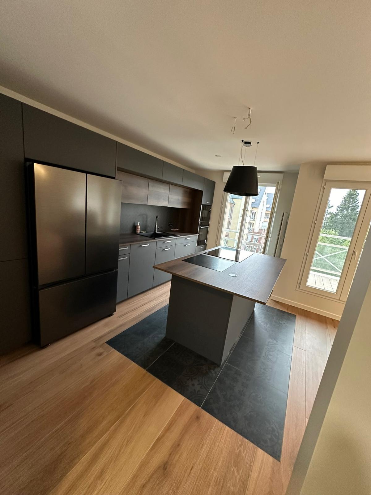 Après - Cuisine moderne avec îlot