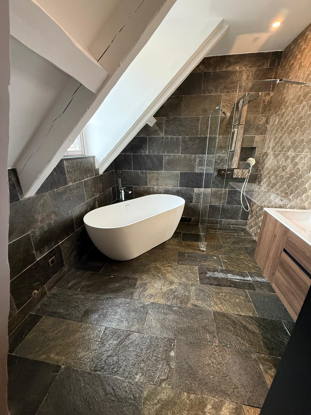 Après - Salle de bain luxe pierre naturelle