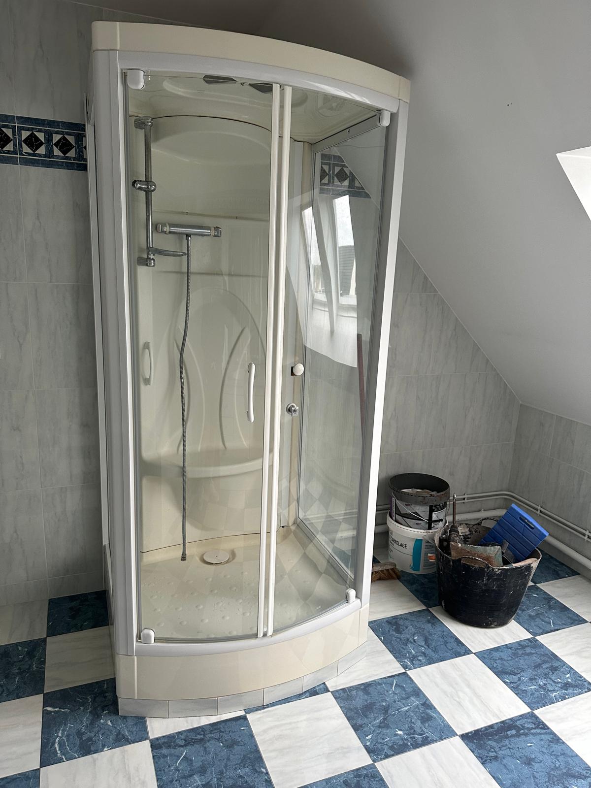 Ancienne cabine de douche