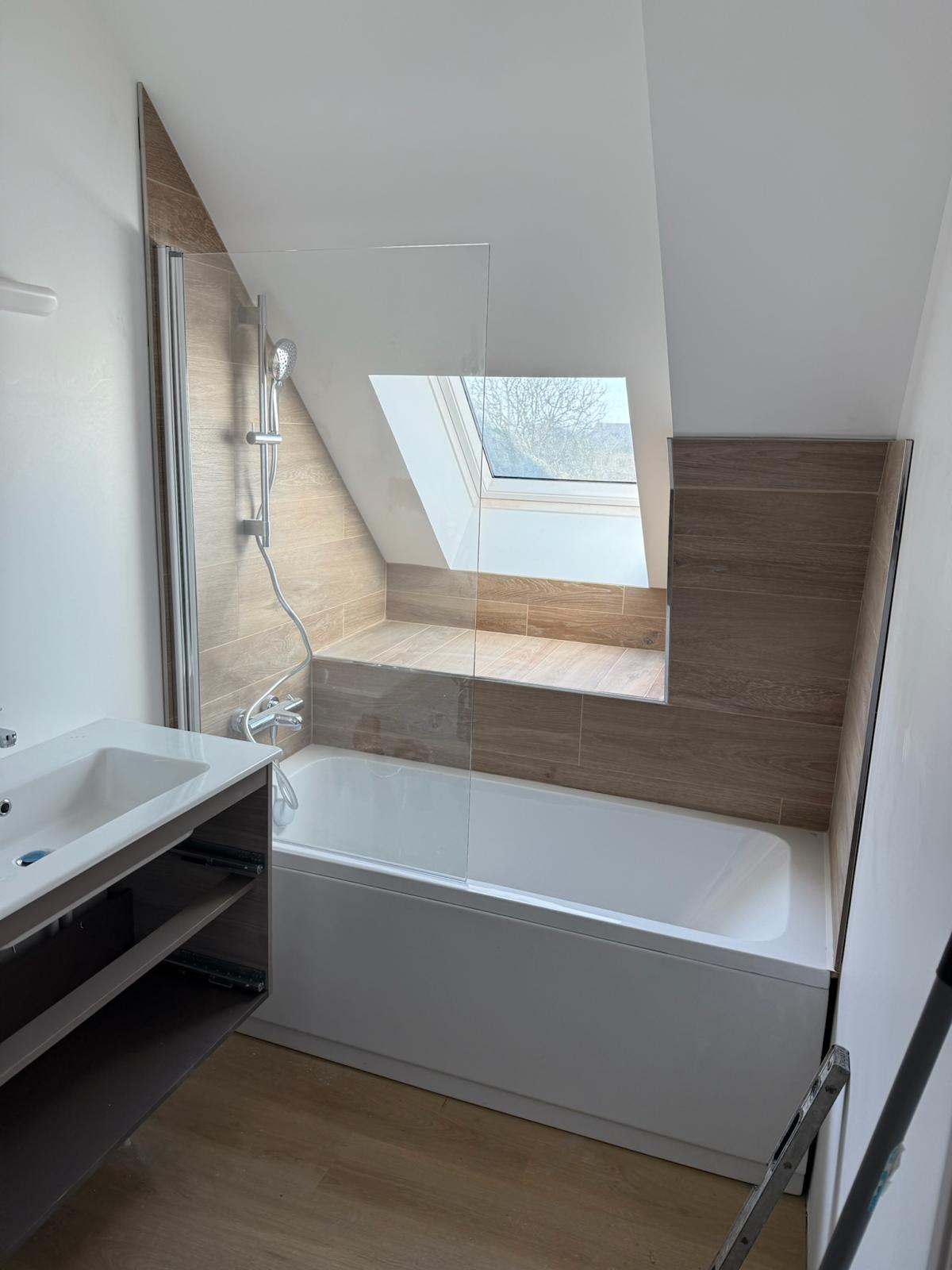 Salle de bain baignoire bois